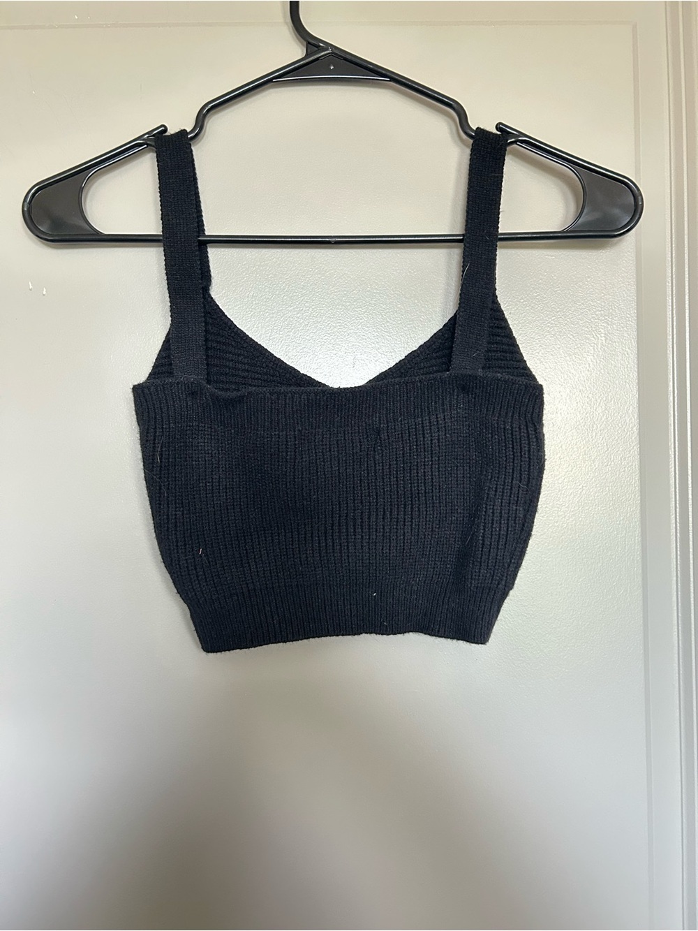 Lulu's Black Basic Ribbed Knit Cropped Tank - Picture 3 of 3